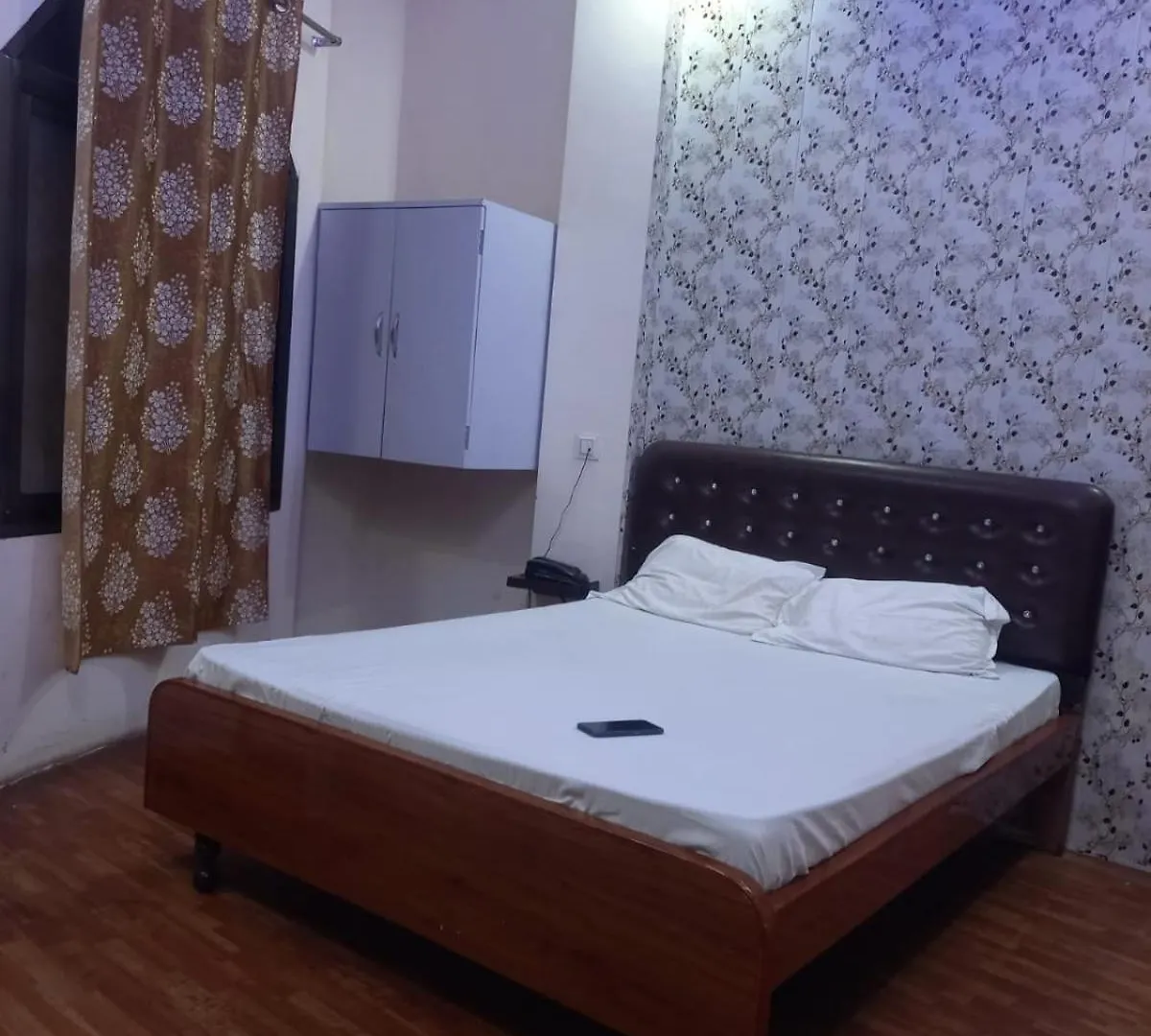 ** Hotel Tridev Paying Guest House Varanasi India